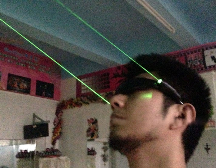 rouge DJ lunettes laser avoir trois modes disponibles